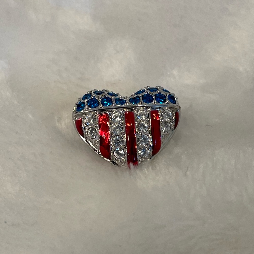 Swarovski Crystal Patriotic Heart Shaped American Flag Pin 🇺🇸